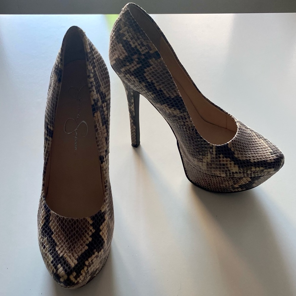 Jessica Simpson Pumps - Picture 2 of 16